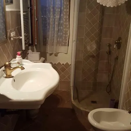 לינה וארוחת בוקר Filo D'oro ארזח'ינה